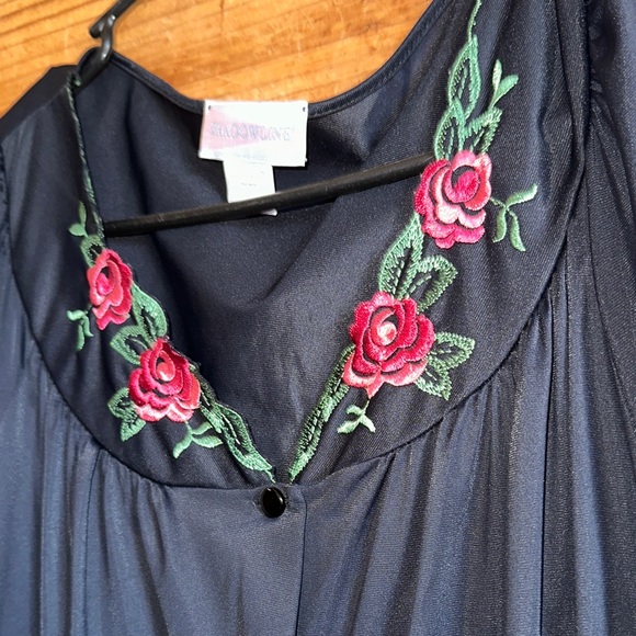 Shadowline Petals Collection Robe - Picture 2 of 7